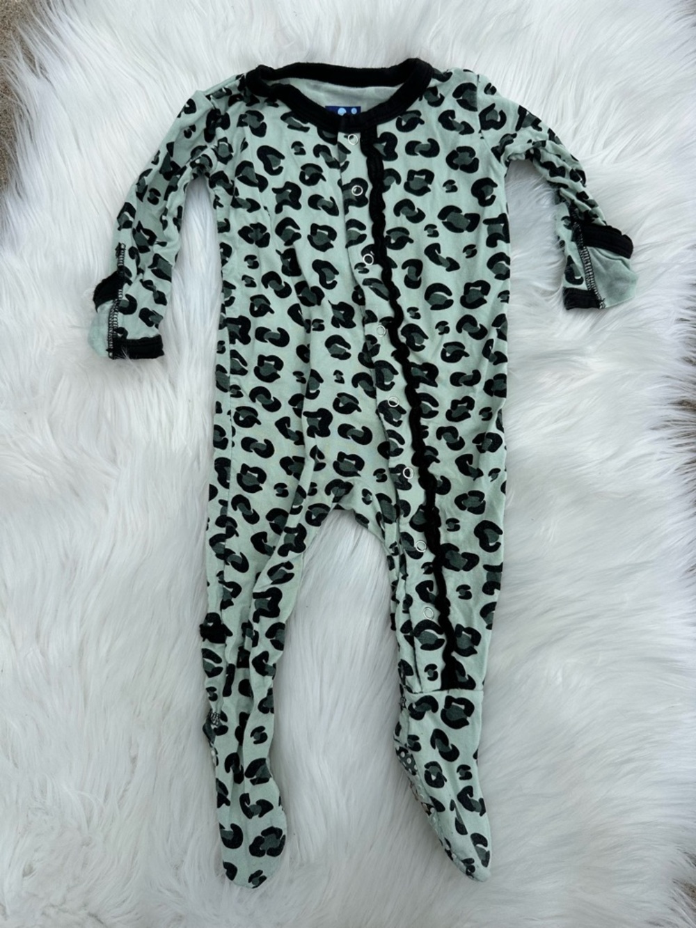 Leopard kickee pants sleeper 3-6 months